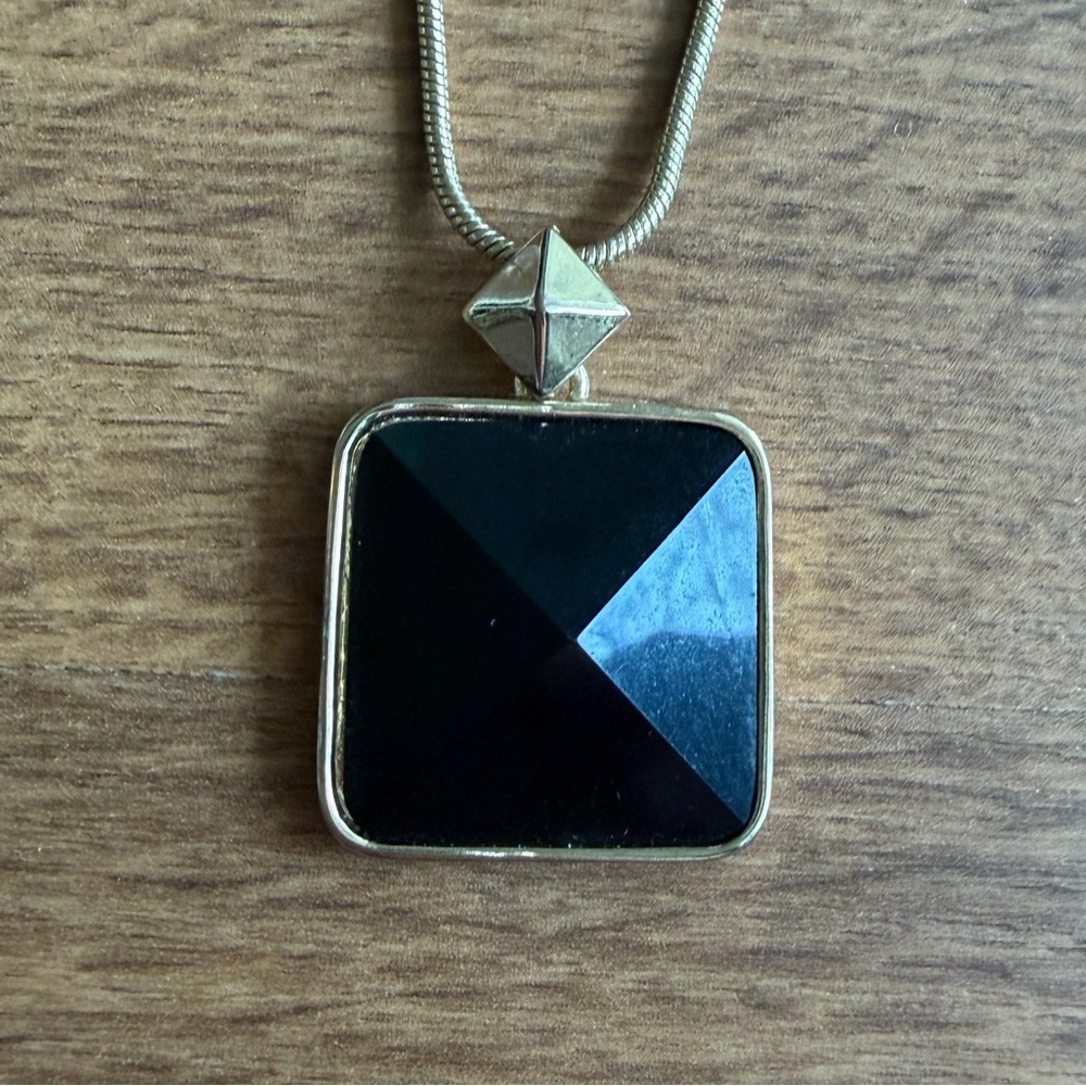 🖤✨ Black & Gold Square Pendant Necklace | Joe Fresh ✨🖤 - Picture 2 of 5